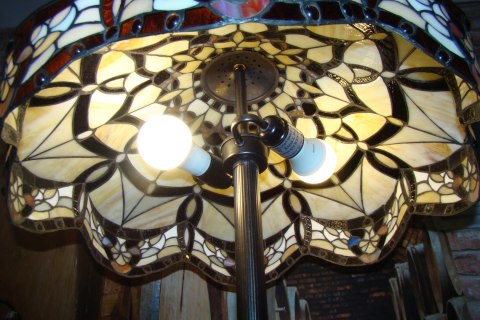 stojąca lampa witrażowa Tiffany wys. 163 cm stojąca lampa witrażowa Tiffany wys. 163 cm