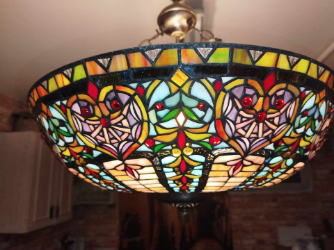 witrażowa lampa - plafon Tiffany, śred. 57 cm witrażowa lampa - plafon Tiffany, śred. 57 cm