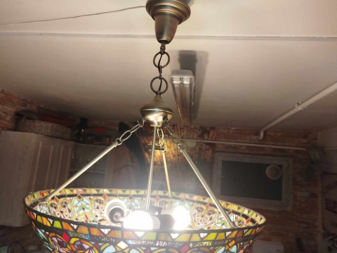 witrażowa lampa - plafon Tiffany, śred. 57 cm witrażowa lampa - plafon Tiffany, śred. 57 cm